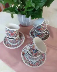 Cepelia Porcelana Karolina 1978 rok 6 filizanek ze spodkami — ujęcie 5