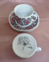 Cepelia Porcelana Karolina 1978 rok 6 filizanek ze spodkami — ujęcie 2
