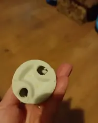 Ceramiczna figurka staruszka z laską — ujęcie 3