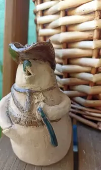 Ceramiczny jeżyk kowboj — ujęcie 3
