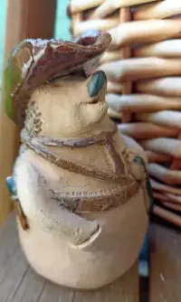 Ceramiczny jeżyk kowboj — ujęcie 4