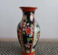 Chińska porcelana, ręcznie zdobiona. — ujęcie 2