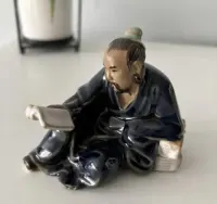 Chiński Mnich czytający figurka ceramiczna retro kolekcjonerska NOWA — ujęcie 2