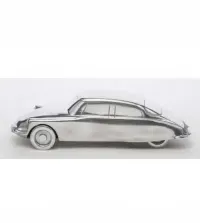 Citroën DS (1955) model legendarnego samochodu wykonany z metalu — ujęcie 5