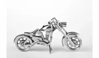Cruiser stylowy model klasycznego motocykla retro wykonany z metalu — ujęcie 2