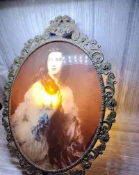 Dekoracyjna lampa w formie obrazu — ujęcie 2