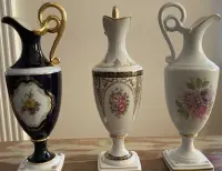 Desingerski ozdobny dzbanek wytwórni porcelaby Alka z sygnaturę stosowaną w latach 1967-1970 — ujęcie 3