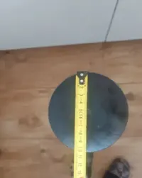 Długi świecznik PRL czarny metalowy 69 cm — ujęcie 2