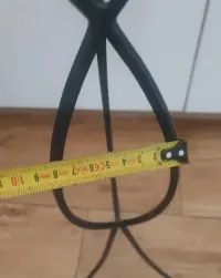 Długi świecznik PRL czarny metalowy 69 cm — ujęcie 4