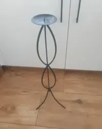 Długi świecznik PRL czarny metalowy 69 cm — ujęcie 5