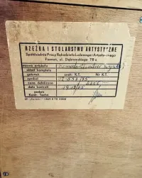 Drewniana komoda vintage z 1975 r. – mosiężne uchwyty, lite drewno po renowacji — ujęcie 4