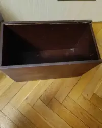 Drewniana skrzynia używana — ujęcie 3