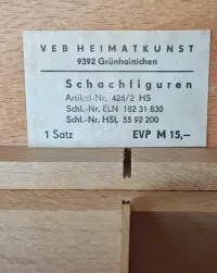 drewniane figury szachowe w kasetce wyprodukowane przez VEB Heimatkunst w Grünhainichen. — ujęcie 5