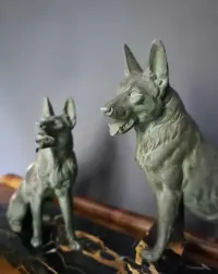 Duża rzeźba art deco Francja psy owczarki sygnowana L. Carvin - Łódź — ujęcie 2