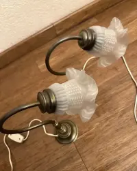 Dwie stylowe lampki nocne mosiężne — ujęcie 4