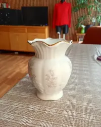 Dzbanek porcelanowy — ujęcie 2