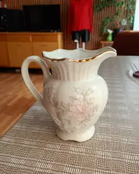 Dzbanek porcelanowy — ujęcie 3