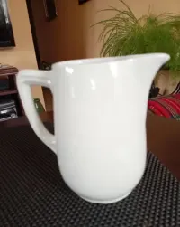 Dzbanek porcelanowy KPM — ujęcie 2