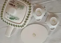 Dzbanek porcelanowy z podstawkami firmy Duo — ujęcie 4