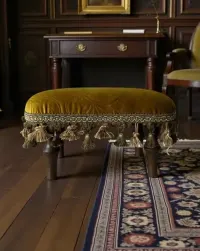 Elegancki podnóżek pufa vintage retro chwosty musztardowy złoty welur — ujęcie 5