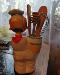 figurka  ceramiczna kuchcika — ujęcie 4