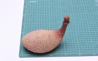 Figurka ceramiczna z południowej Afryki- Ptak Perliczka, — ujęcie 5