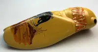 Figurka ceramiczna, zawieszka na ścianę cykada. — ujęcie 3