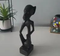 Figurka drewniana afrykańska MYŚLICIELA hand made Kenia — ujęcie 2