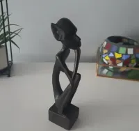 Figurka drewniana afrykańska MYŚLICIELA hand made Kenia — ujęcie 5