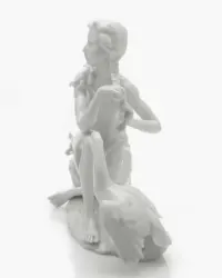 Figurka porcelana - dziewczyna z gąską — ujęcie 2