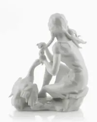 Figurka porcelana - dziewczyna z gąską — ujęcie 3
