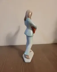 Figurka porcelanowa Aquincum Węgry — ujęcie 2
