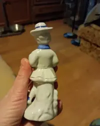 Figurka porcelanowa kawaler — ujęcie 2