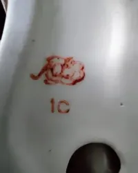 Figurka porcelanowa pies — ujęcie 2