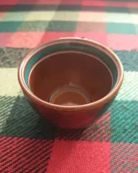 Filiżanka Pruszków porcelit paski brązowa — ujęcie 4