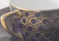 Filiżanka ze spodkiem Rosenthal kobalt z złotą siatką — ujęcie 2