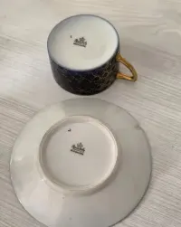 Filiżanka ze spodkiem Rosenthal kobalt z złotą siatką — ujęcie 3