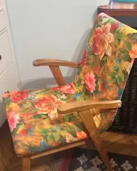 Fotel PRL stylowy — ujęcie 2