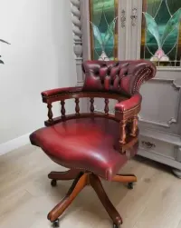 Gabinetowy FOTEL chesterfield kapitański 775/2025 — ujęcie 2