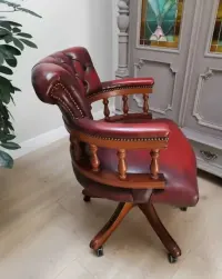 Gabinetowy FOTEL chesterfield kapitański 775/2025 — ujęcie 3