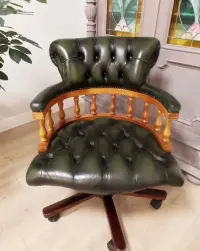 Gabinetowy FOTEL chesterfield kapitański 848/2025 — ujęcie 3