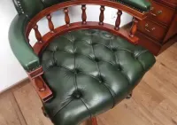 Gabinetowy FOTEL chesterfield kapitański 879/2025 — ujęcie 3