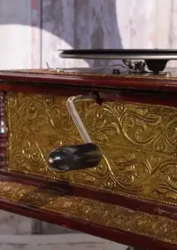 Gramofon Kwadrat - Rzeźbiony - Patefon - Stojak - Tuba - Sprawny — ujęcie 2