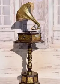 Gramofon Kwadrat - Rzeźbiony - Patefon - Stojak - Tuba - Sprawny — ujęcie 3
