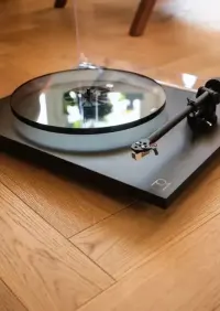 Gramofon Rega Planar 1 P1 ULEPSZONY! Talerz szklany. — ujęcie 2