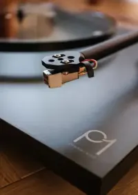 Gramofon Rega Planar 1 P1 ULEPSZONY! Talerz szklany. — ujęcie 3
