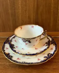*HAMMERSLEY Wiktoriańska Filiżanka Porcelana Kostna Kobalt Złoto Róże — ujęcie 3