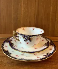 *HAMMERSLEY Wiktoriańska Filiżanka Porcelana Kostna Kobalt Złoto Róże — ujęcie 4
