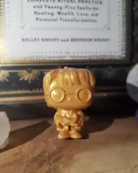Harry Potter złota figurka — ujęcie 2