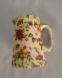 Irlandzki uroczy ceramiczny mlecznik — ujęcie 5